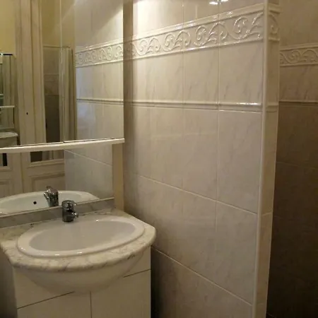 Chateau D'humieres Bed & Breakfast *