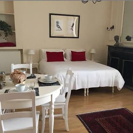 Bed & Breakfast Chateau D'humieres