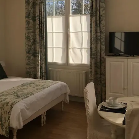 Chateau D'humieres Bed & Breakfast *